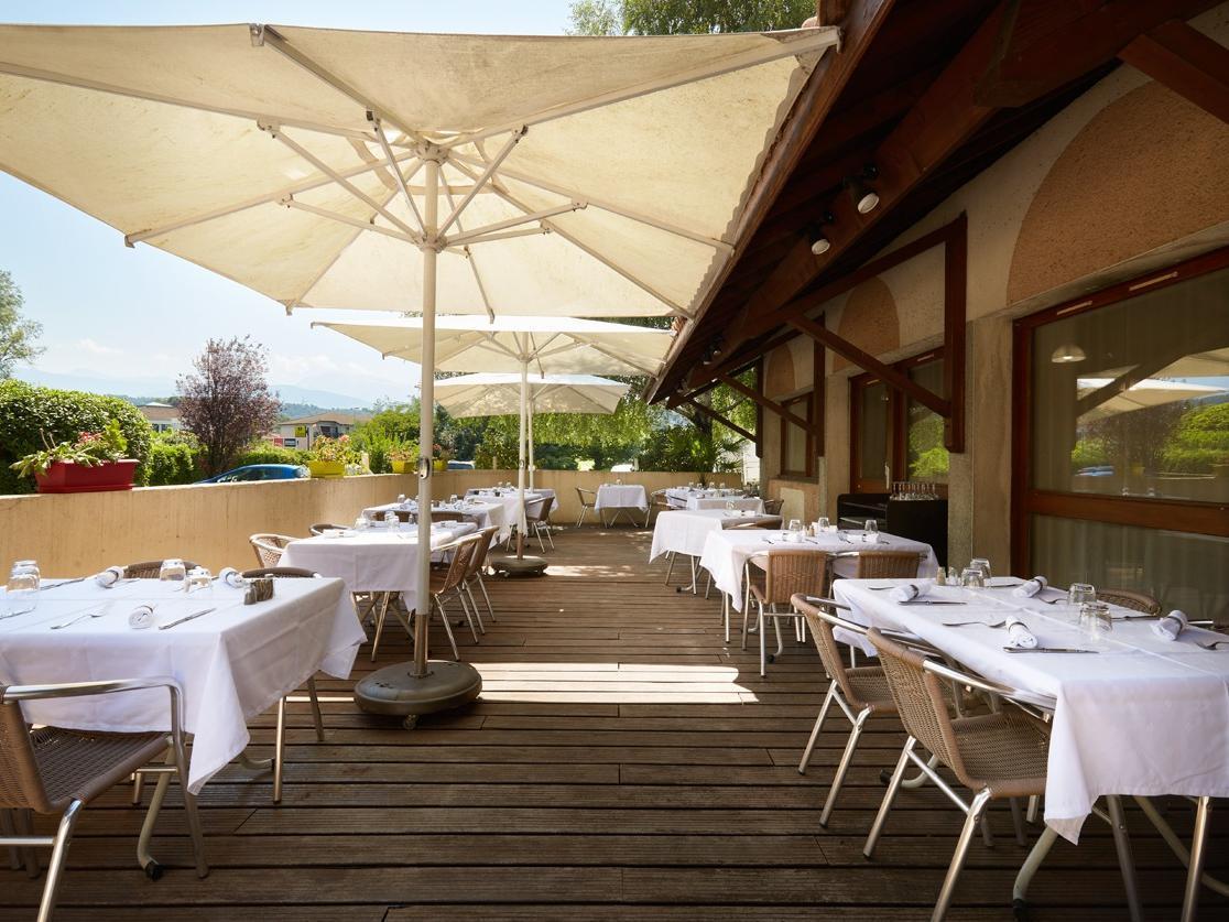 Logis Des Trois Massifs Hotel Claix  Exterior photo